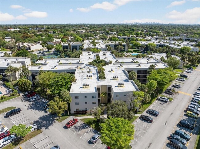 Building Photo - 8065 SW 107th Ave Unit 106