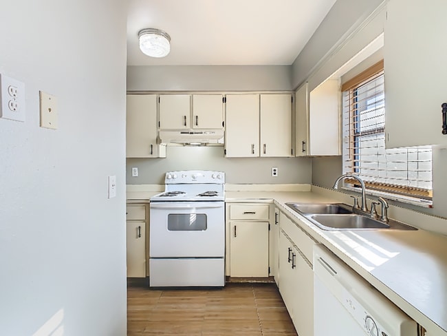 Photo - 1015 Harden Ct