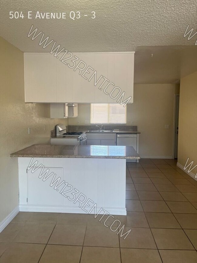 Photo - 504 E Ave Q3 Unit 3