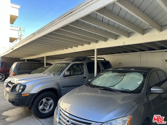 Photo - 342 1/2 S Serrano Ave