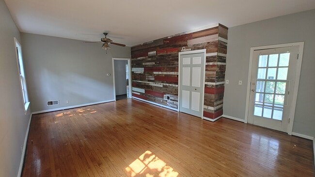 Living Room - 706 W Kalamazoo Ave Unit 1