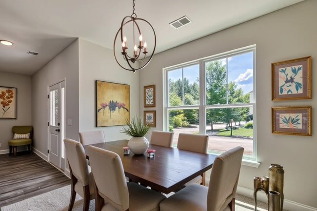 Photo - 692 Russell St