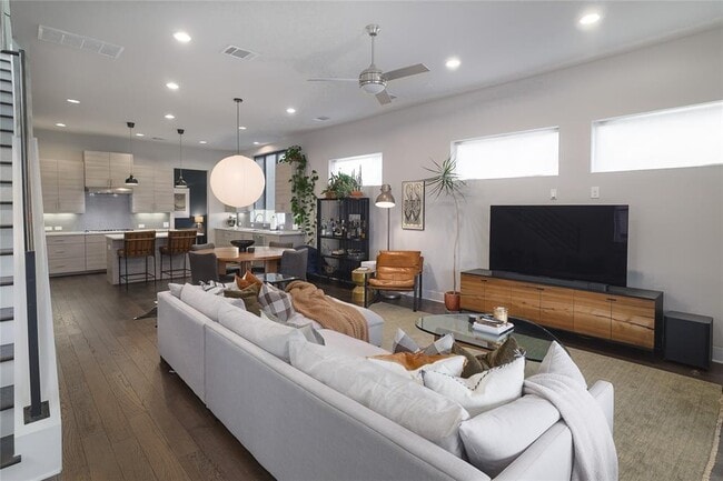 Photo - 6021 Seville Dr