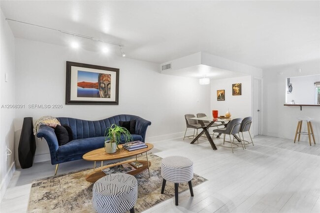 Building Photo - 8823 NE 4th Avenue Rd