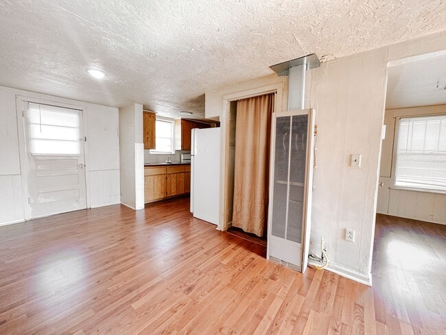 Photo - 1436-1436 1/2 11th Street Unit 1436.5