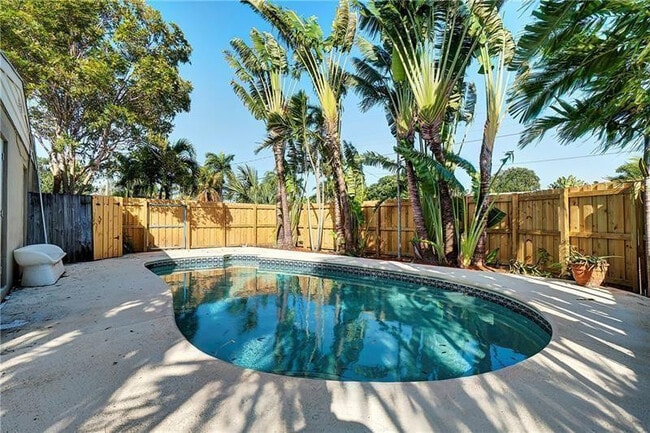 Photo - 1598 NE 36th St