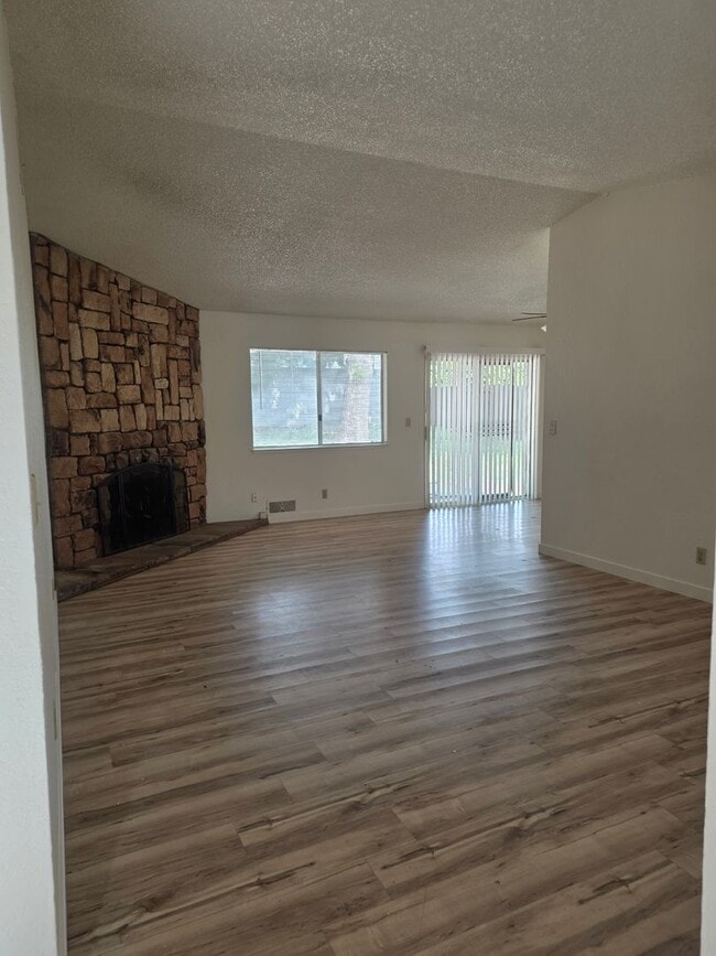 Photo - House: 3 Bedroom / 2 Bathroom - Loomis