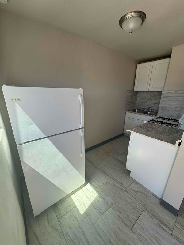 Photo - 313 W 44th St