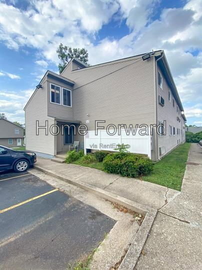 Building Photo - 562 Woodland Ave Unit 10