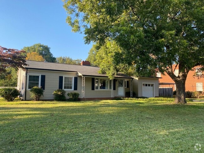 Building Photo - Nice 2 bedroom 1 bathroom home very close ...