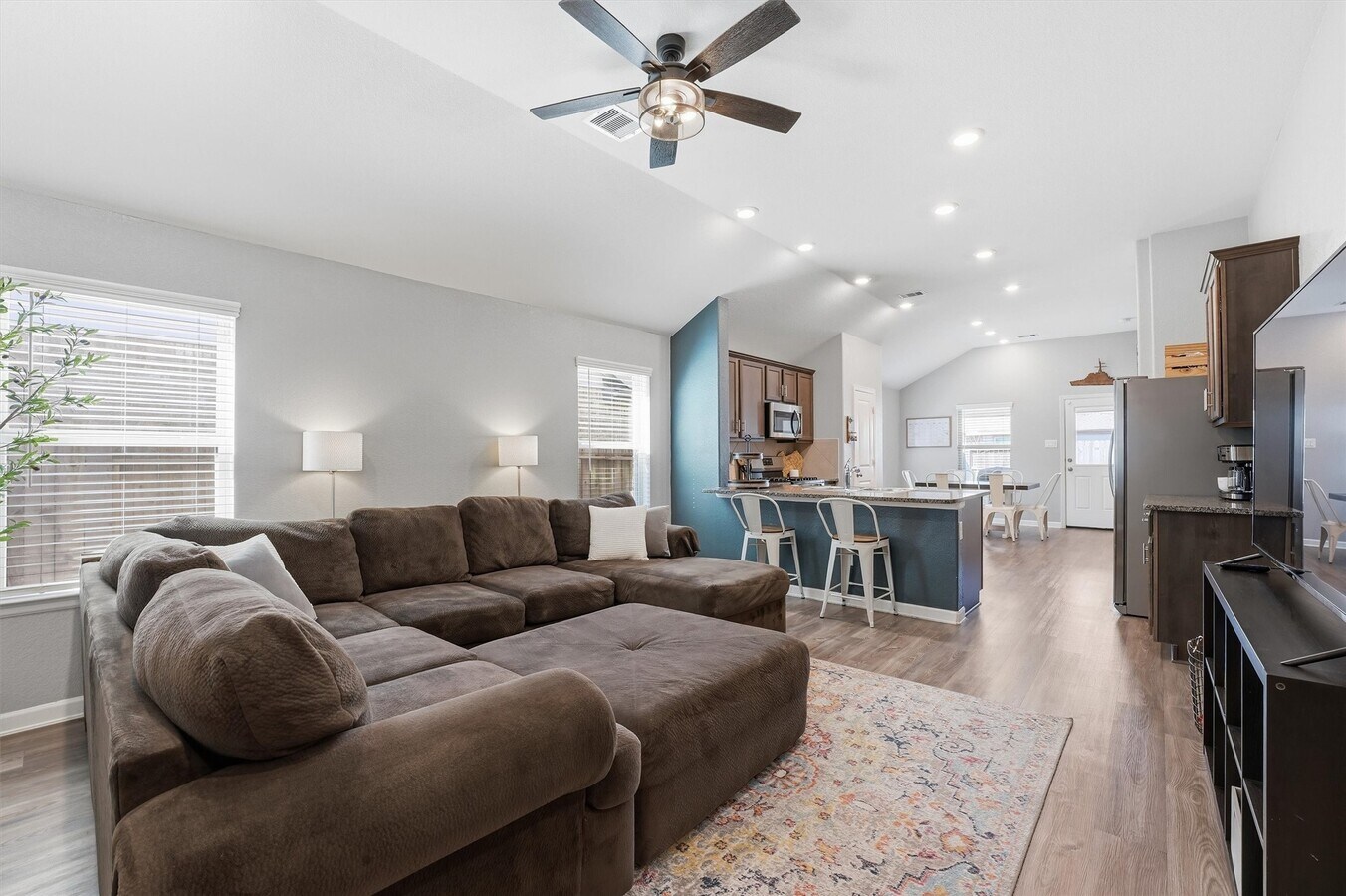 Photo - 16119 Barge Way