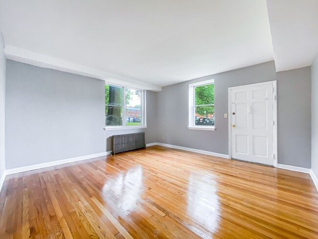 Photo - 836 Jersey Ave