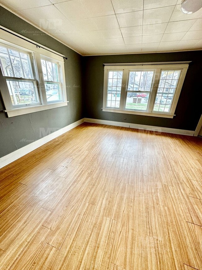 Photo - 619 S Whitcomb St