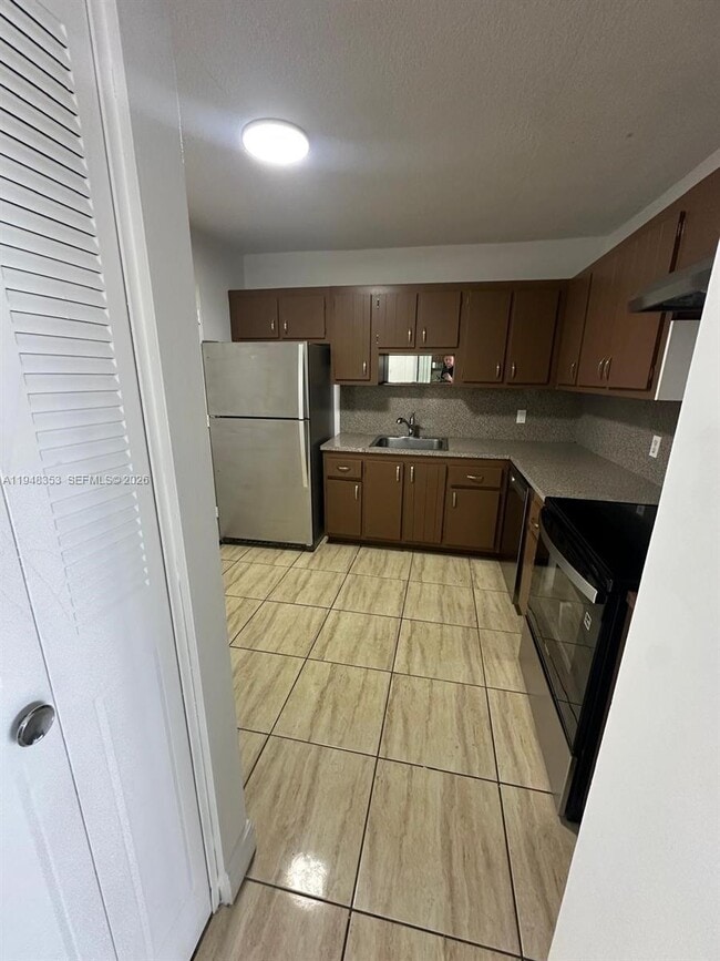 Photo - 2025 NE 164th St