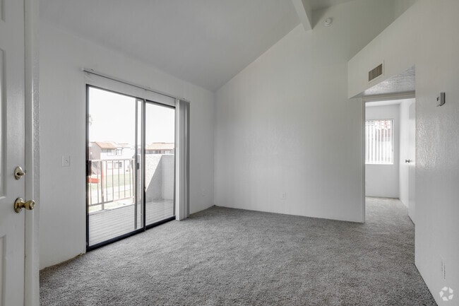 2BR, 2BA - 675SF