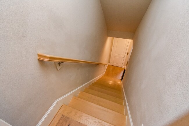 Building Photo - 1005 St Charles St Rental