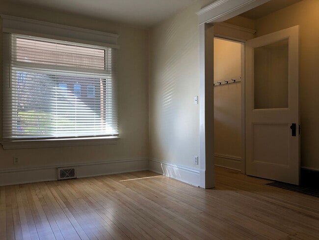 Photo - Amazing Vintage Townhouse. Uber Convenient...