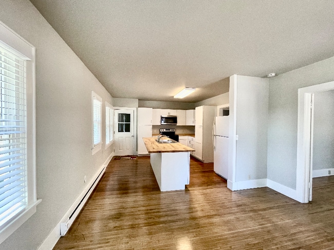 Photo - 8079 W 2nd St