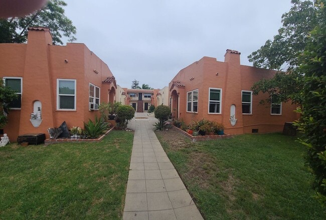 Building Photo - Cozy 1 BR. in Golden Hill - Close to All  ... Unit 2418.5
