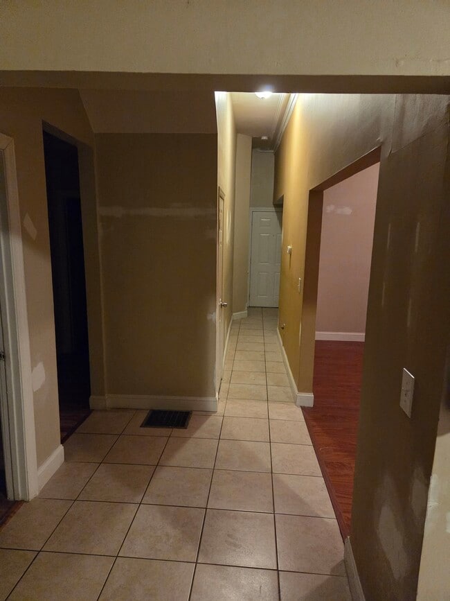 Hall - 117 Seaview Ave Unit 1