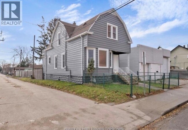 Photo - 637 Tuscarora St