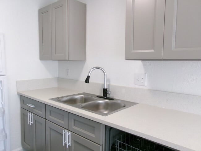 Royvonne Hills Apartments