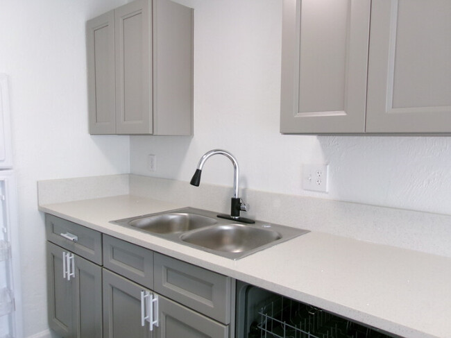 Photo - Royvonne Hills Apartments