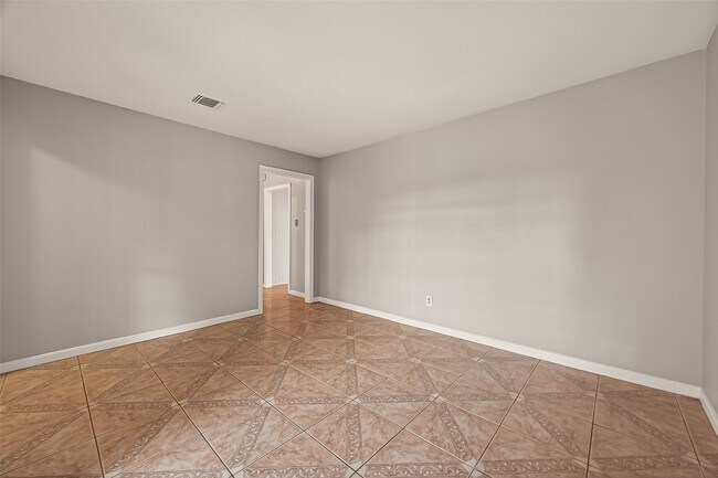 Photo - 10607 Bainbridge St