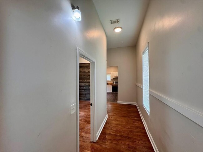 Photo - 957 Coleman St SW