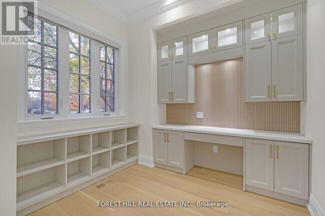 Photo - 132 Lothian Ave