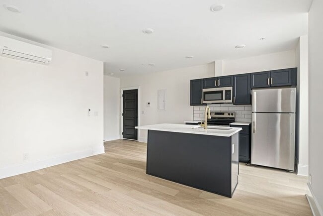 Building Photo - 1913 Wallace St