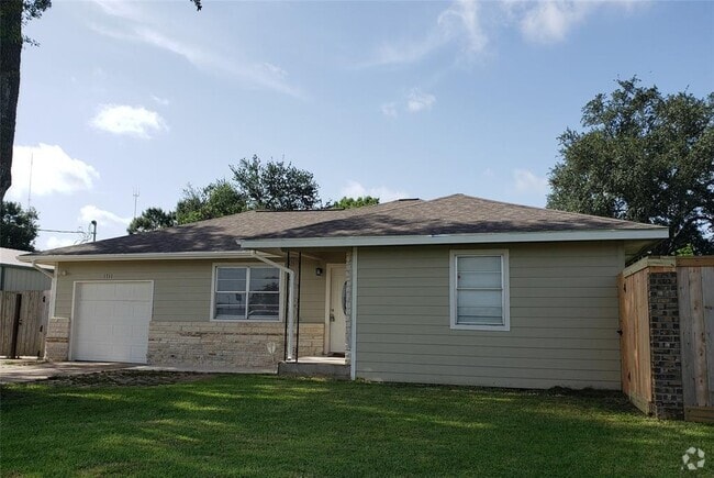 Building Photo - 1711 Court Rd Rental