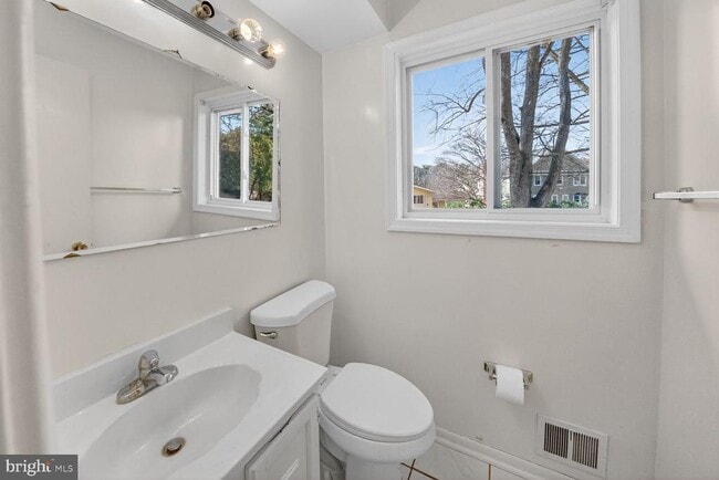 Photo - 2890 Balmoral Dr