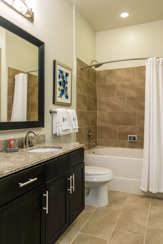 Photo - 2626 Fountain View