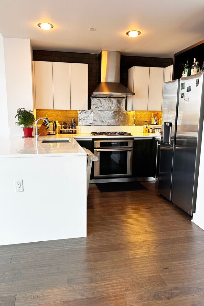 Photo - 247 W 46th St