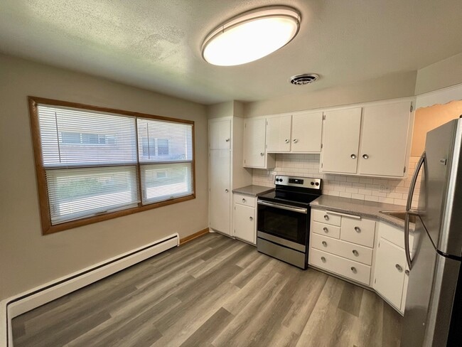 Photo - Newley Remodeled 1bed 1bath located near the Vilas neighborhood and hospitals Unit 5
