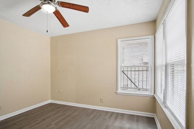 Photo - Close to Local Amenities and Downtown