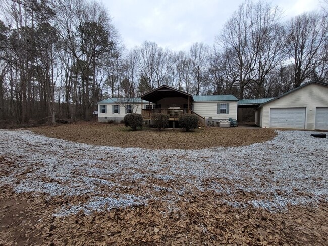 Building Photo - For Rent - Madison Co.-Comer, GA-New Hope Church Road-FURNISHED-4bedroom and 2bathroom-Right off ...