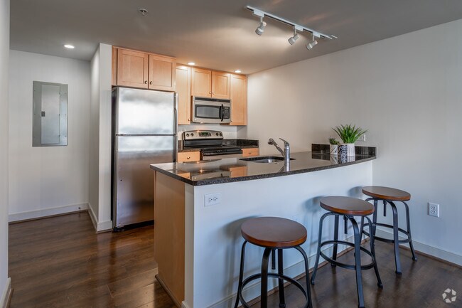 2 BR, 2 BA - 910 SF