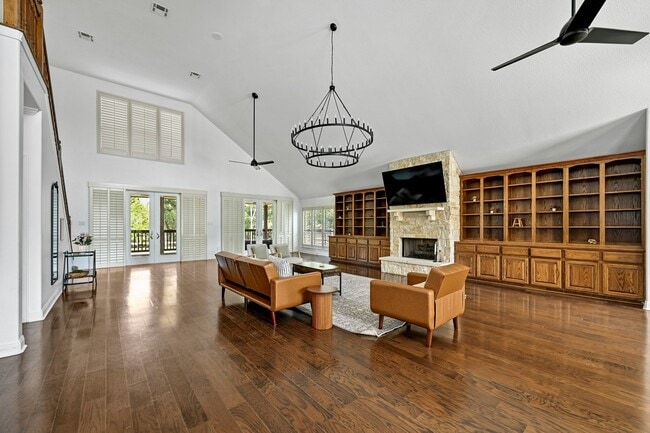 Photo - 211 Moore Ln