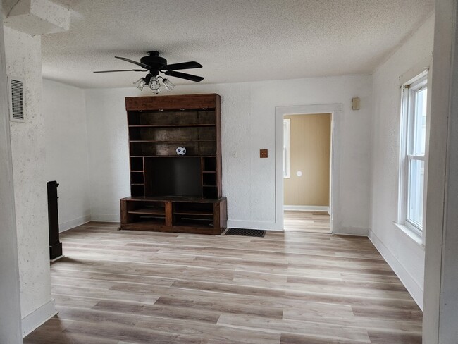 Photo - 211 S Morgan St