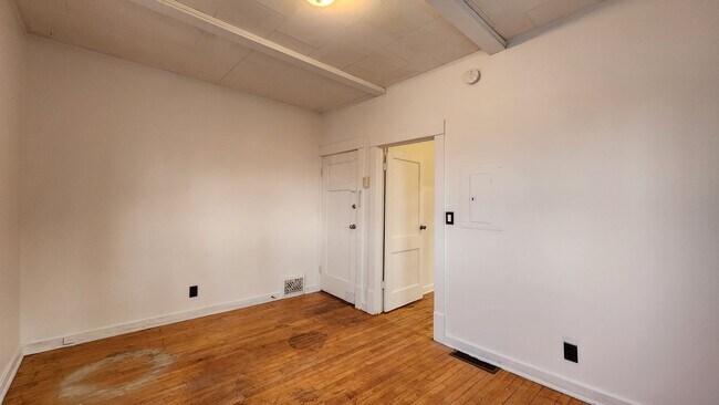 6 11th St S