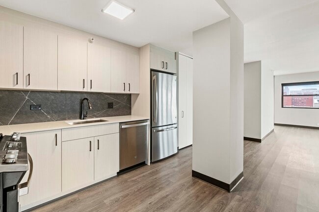 Building Photo - 1919 W Ogden Ave