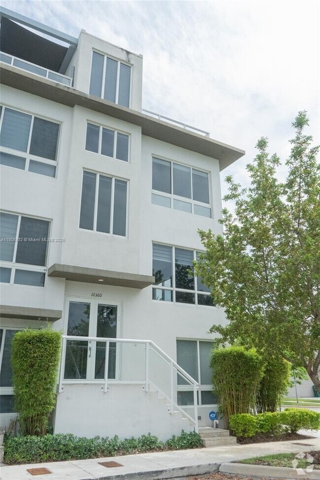 Building Photo - 10360 NW 64th St Rental