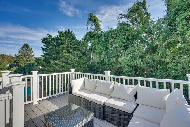 Photo - 45 Roslyn Ct House