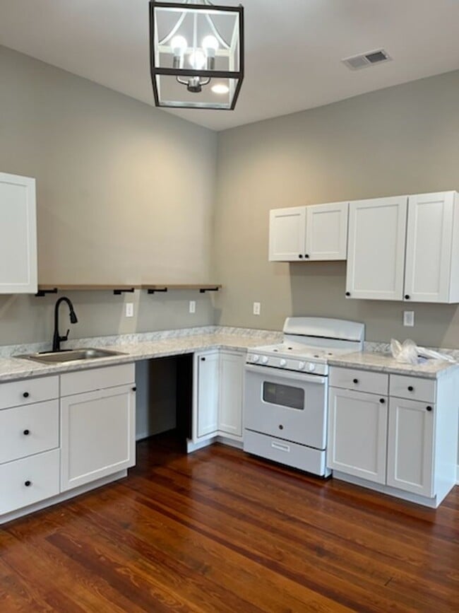 Photo - Beautifully Renovated 2-bedroom Home in Shelby Park!
