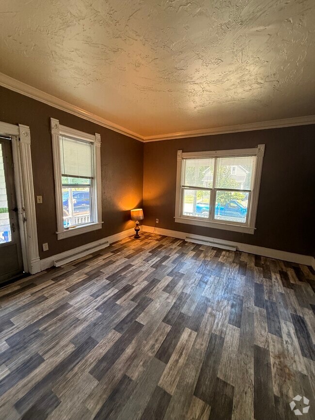 Building Photo - 552 N Division St Unit 1 Rental