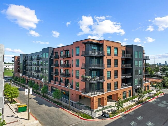 Building Photo - 4315 S Congress Ave Unit 323