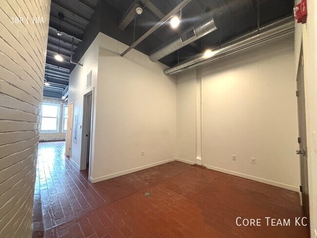 Photo - 1180 E 30th St Unidad 238