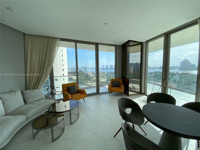 Photo - 18975 Collins Ave Unidad 1005